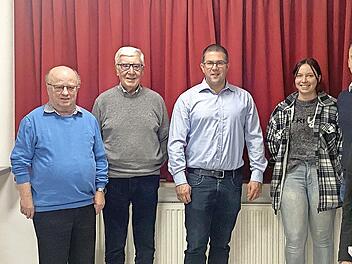 Der Vorstand des OGV Pressig (von links): Erik Glatzer, Alexander Bauer, Rudi Räder, Ottmar Gerber, Chantal Szymala, Bürgermeister und Beisitzer Stefan Heinlein, Manja Bauer und Nicole Szymala