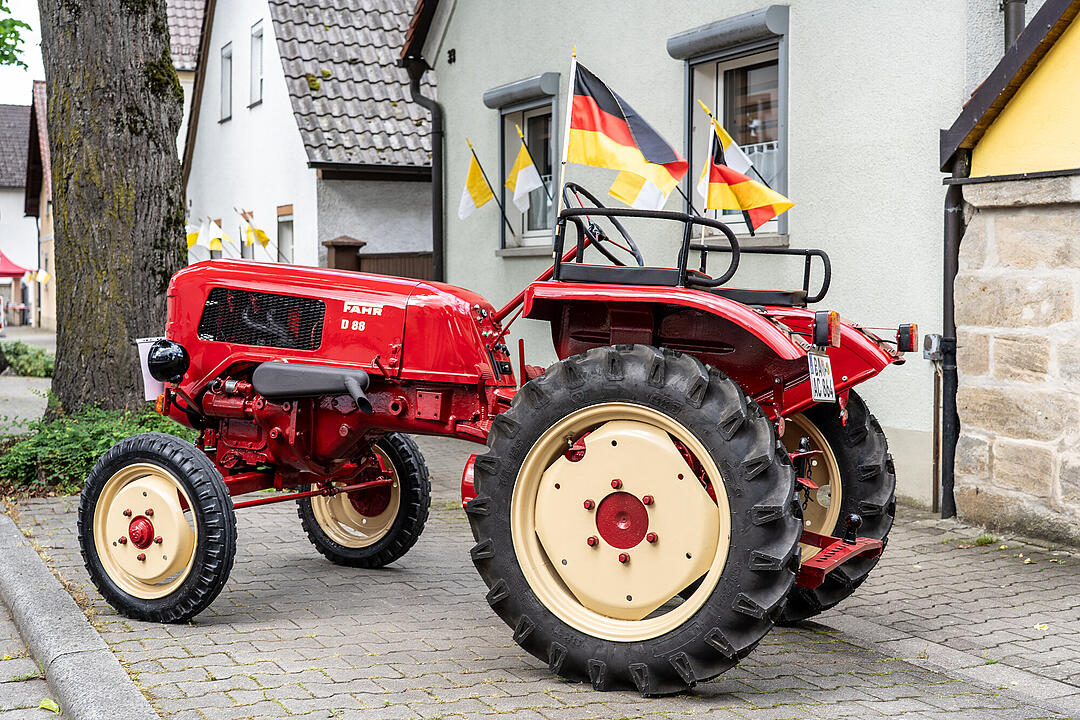 Festliche Genussmeile mit vielen verschiedenen regionalen Spezialit&auml;ten.