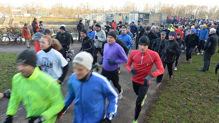 Zum 40. Mal wurde zum Jahresende der traditionelle Bamberger Silvesterlauf angeboten. Über 800 Teilnehmer machten mit. Fotos. Ronald Rinklef