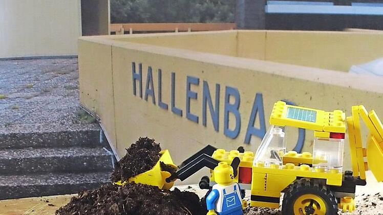 Jetzt ist es amtlich: Das Hallenbad wird abgerissen. Der Abstimmungsausschuss stellte das einstimmig fest. Es gab allerdings noch ein paar Stellungnahmen fürs Protokoll.  Foto: Archiv/Heike Beudert