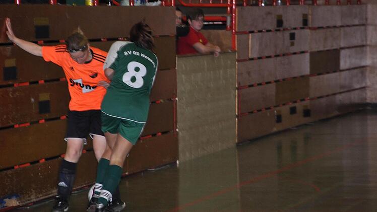 Frauen: SV Reitsch (orange) - SV Neuses