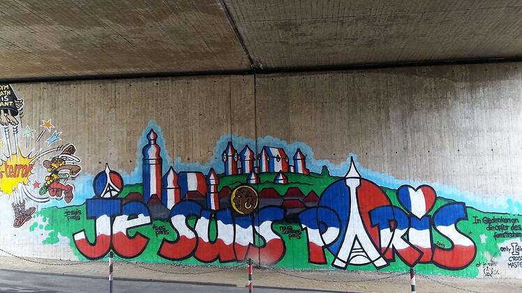 Graffiti "Je suis Paris" von Alex Reuther an der Judenberg-Unterführung in Coburg.Foto: Jochen Berger