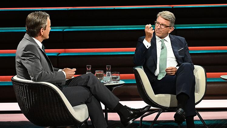 Wolfram Weimer (rechts) verteidigte sich bei "Markus Lanz" gegen die in seinen Augen zu Unrecht geäußerte Kritik an seiner Berufung zum Kulturstaatsminister.