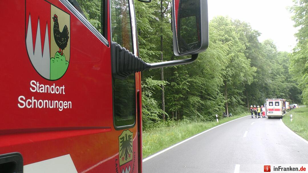 Schrecklicher Unfall erst in den Morgenstunden entdeckt - Fahrer verstirbt in seinem Auto