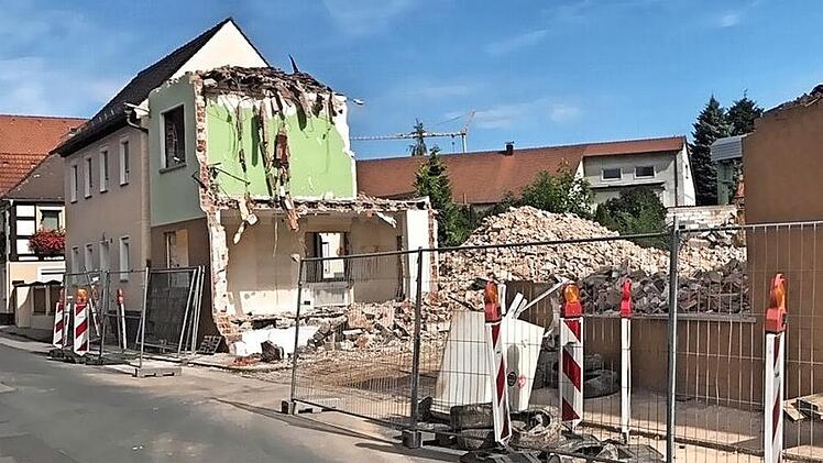 Eine kräftige Baulücke klafft in der Hinteren Gasse. Aber das nur auf Zeit, in wenigen Monaten soll hier wieder alles geschlossen sein.