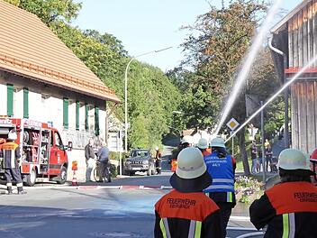 Aus vollen Rohren wurde der angenommene Brandherd gelöscht.