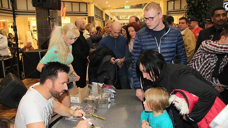 Michael Wendler und seine Fans. Foto: Jürgen Gärtner