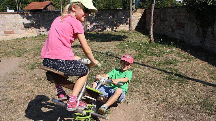 Eindrücke vom Hammelburger Spielplatz am Weiher/ Bleichrasen. Foto: Ralf Ruppert
