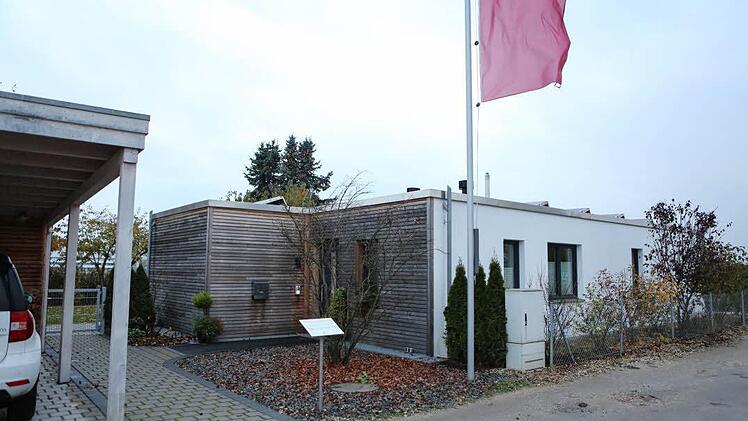 Das Sophia-Haus von außen (samt Carport links) Foto: Barbara Herbst