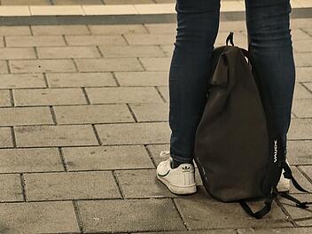 Raubüberfall in Schweinfurt: Mann klaut Rucksack und schlägt Geschädigten