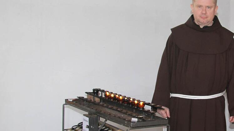 Pfarrer Alard Maliszewski möchte die Kapelle einladender gestalten.  Foto: Sonja Adam