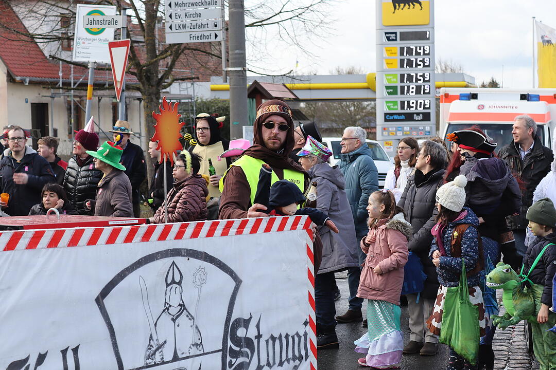 Die Hauptstrasse wurde zur Partymeile