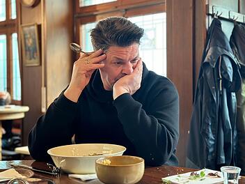 Tim Mälzer fragt sich: Wie soll er das "Jahrhundertgericht" nur nachkochen?