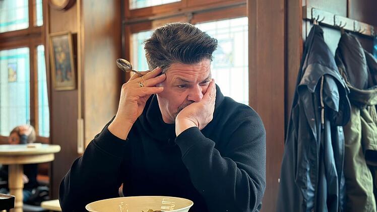 Tim Mälzer fragt sich: Wie soll er das "Jahrhundertgericht" nur nachkochen?