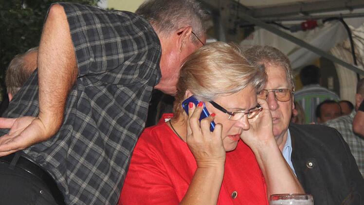 Höchstadts Dritte Bürgermeisterin Irene Häusler gibt letzte Anweisungen. Foto: Michael Schulbert