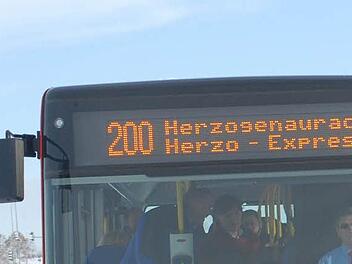 Der "Herzo-Express" erfreut sich großer Beliebtheit. Deshalb werden weitere Busse eingesetzt.  Foto: Bernhard Panzer