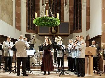 Die Musiker gemeinsam mit Sopranistin Anja Stegmann.  Fotos: Bianca Volkert