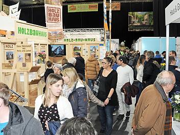 Auf der Immobilienmesse Franken informieren Aussteller die Besucher rund um das Thema Immobilien. Foto: pr
