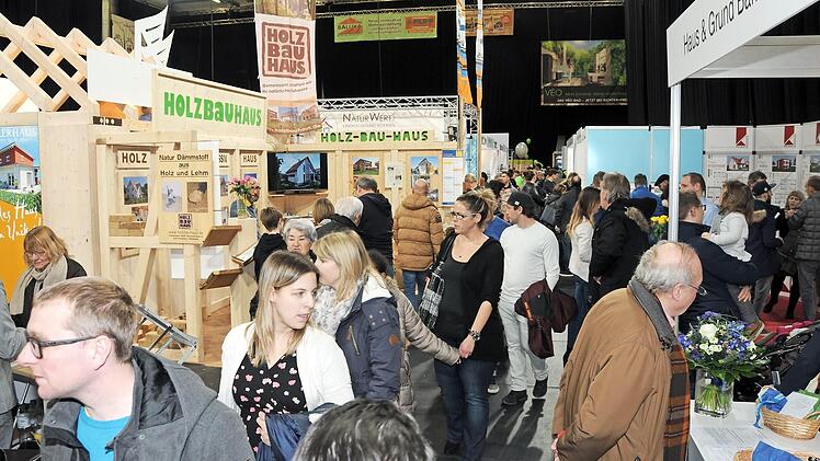 Auf der Immobilienmesse Franken informieren Aussteller die Besucher rund um das Thema Immobilien. Foto: pr