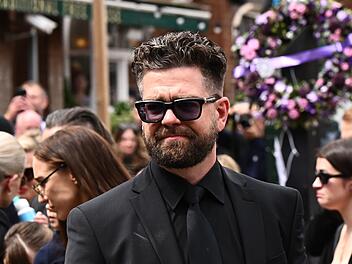 In einem YouTube-Video hat Jack Osbourne beschrieben, wie ihn die Nachricht vom Tod seines Vaters Ozzy erreichte.