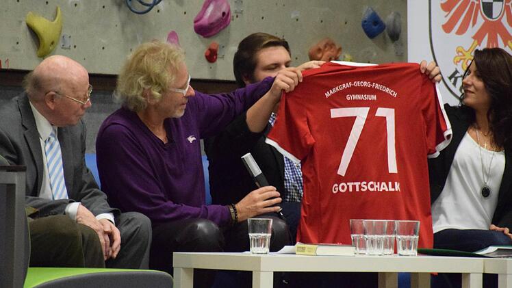 Ein Gottschalk-Trikot mit der 71. 1971 hat er sein Abi gemacht.