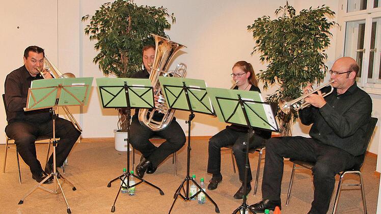 Ein Quartett der Jugendmusikschule  umrahmten die Jubiläumsfeier der Freien Wähler. Dieter Britz