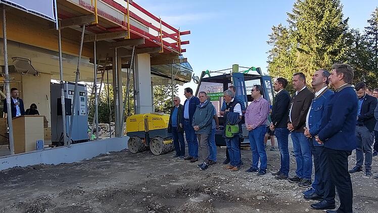 Landkreis Bayreuth: Richtfest f&uuml;r Ochsenkopf-Seilbahn Nord gefeiert - "an die Bed&uuml;rfnisse der Menschen ausgerichtet"