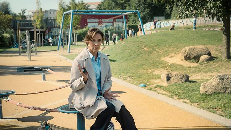 Katharina (D&eacute;sir&eacute;e Nosbusch) m&ouml;chte herausfinden, was wirklich passiert sein k&ouml;nnte.