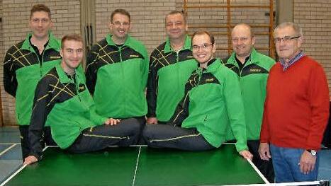 Souveräner Meister der 2. Kreisliga Kronach wurde der TTC Wallenfels. Unser Bild zeigt die erfolgreiche Mannschaft mit (von links) Markus Zeuß, Patrick Ströhla, Heiko Köstner, Frank Barthel, Philipp Müller und Jörg Weiß sowie Vorsitzenden Horst Hofmann.  Fotos: Hans Franz