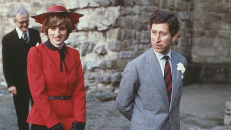 Was 1981 als Traumhochzeit begann, endete in einer albtraum-haften Trennung. Lady Diana und Prinz Charles (Foto: das Paar im Hochzeitsjahr 1981) trennten sich 1992 und lie&szlig;en sich 1996 scheiden.