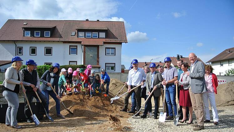 Gar nicht so einfach: Das Graben ist ganz sch&ouml;n anstrengend. Foto: Franziska Wagner