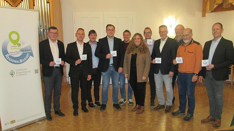 Freude herrschte bei den Bürgermeistern der Allianz-Gemeinden über die erneute Zuwendung für das Regionalbudget, mit dem Kleinprojekte gefördert werden (von links): Vorsitzender Armin Warmuth, sein Stellvertreter Mario Götz, Allianz-Manager Holger...