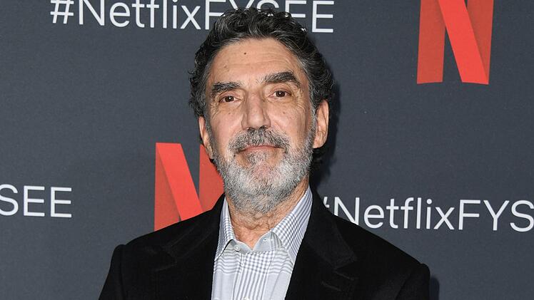 Chuck Lorre ist einer produktivsten und reichsten Seriensch&ouml;pfer der USA. Neben "Two and a Half Men" geh&ouml;rt die Sitcom "The Big Bang Theory" zu seinen gr&ouml;&szlig;ten Hits.