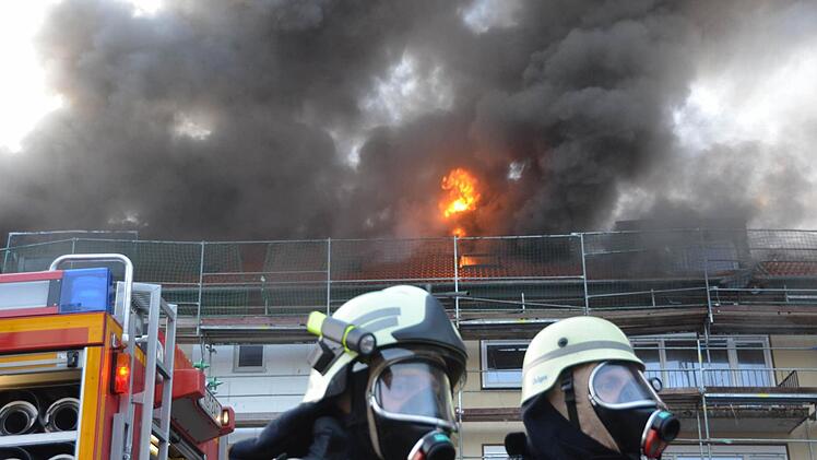 Brand in der Pfalzstraße in Bad Kissingen. Foto: Peter Rauch