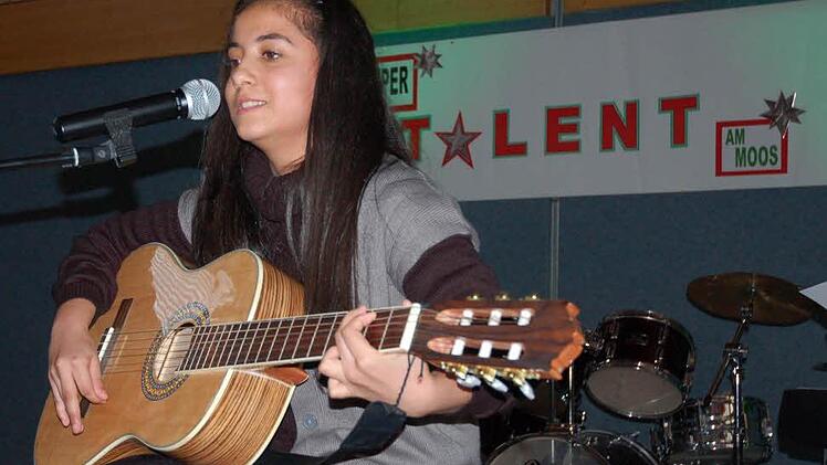 Ntergia Recepoglou ist das Supertalent der Mittelschule am Moos und vertritt ihre Schule beim Kreisentscheid in Bad Rodach.  Fotos: Rainer Lutz