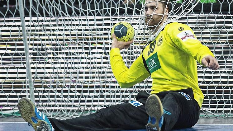 Wie oft wird Nationaltorsteher Andreas Wolff heute Abend geschlagen auf dem Hosenboden sitzen und den Ball aus den Coburger Maschen holen? Mehr als 3500 Fans werden am Mittwochabend ab 20.15 Uhr Augenzeuge einer sicher packenden Auseinandersetzung zwischen dem HSC 2000 Coburg und dem THW Kiel.  Foto: dpa