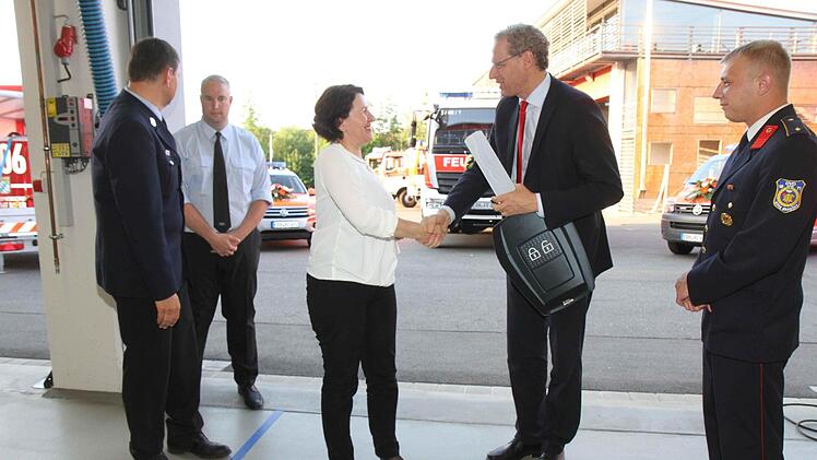 Auch für Museumsleiterin Marija Milhaljevic gab's einen Schlüssel: für den Pick-Up.