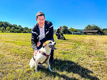 Coburg: Eine Wiese zum frei herumtollen - Stadt eröffnet Hundewiese in Bertelsdorf Coburg: Eine Wiese zum frei herumtollen - Stadt eröffnet Hundewiese in Bertelsdorf