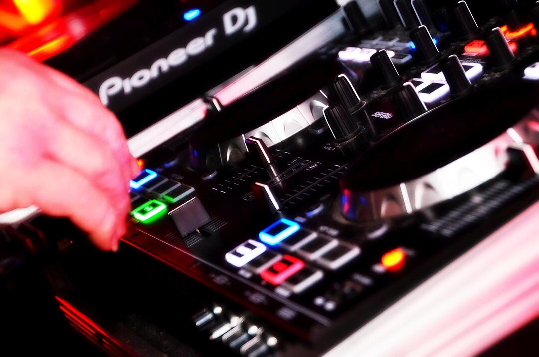 MALLE PARTY mit DJ Ratzi