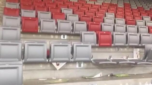 Die Fans von "Roter Stern Belgrad" haben am Dienstag im Jubelrausch St&uuml;hle in der Brose-Arena in Bamberg besch&auml;digt. Screenshot: Facebook / Frank F&ouml;rtsch