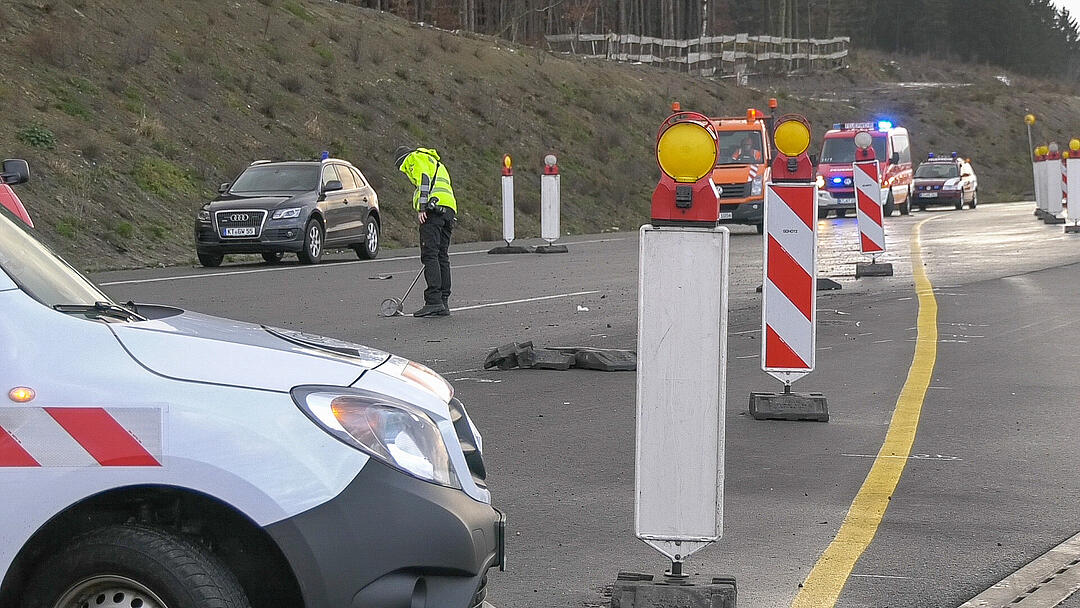 Arbeiter stirbt bei Unfall auf A3 bei Geiselwind: Bilder vom Unfallort