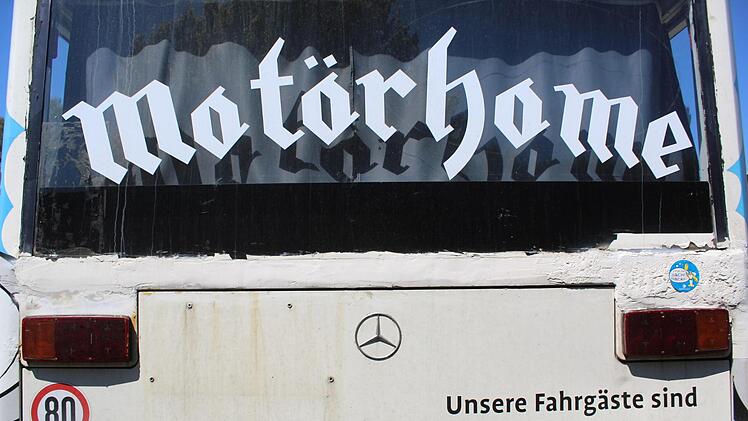 : Was für die Frontseite des Busses gilt, gilt auch für die Rückseite: Im Schriftzug der berühmten Band Motörhead erklärt sich der Rest von selbst - hier in der Nähe ist der Motor.