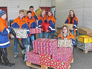 Zum zehnten Mal hatte die Jugendfeuerwehr Kirchehrenbach zur Weihnachtstruckeraktion aufgerufen.  Foto: Feuerwehr/sm&uuml;