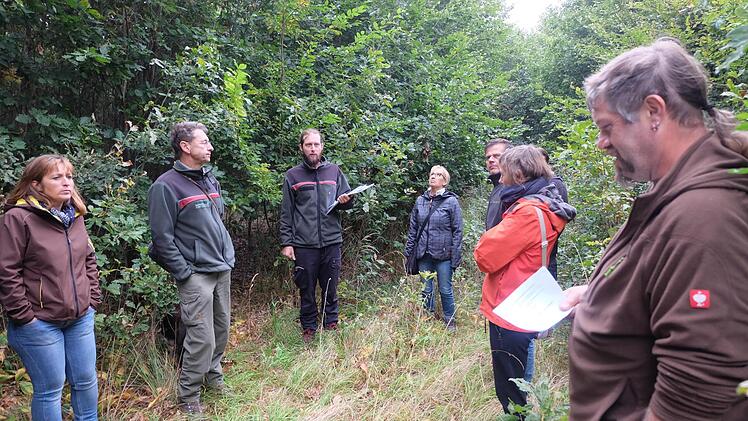 Die Waldbegehung des Gemeinderats von Thundorf fand noch vor dem Lockdown statt. Foto: Philipp Bauernsschubert