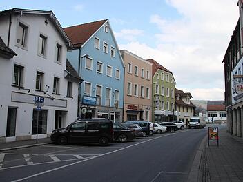 Während der Bauphase sollten die Busse in der Webergasse halten. Das wollten die Geschäftsleute nicht. Die Stadt ist ihnen entgegengekommen. Der Bus hält dort nur während der Bierfest-Zeit. Foto: Alexander Hartmann