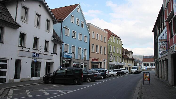 Während der Bauphase sollten die Busse in der Webergasse halten. Das wollten die Geschäftsleute nicht. Die Stadt ist ihnen entgegengekommen. Der Bus hält dort nur während der Bierfest-Zeit. Foto: Alexander Hartmann