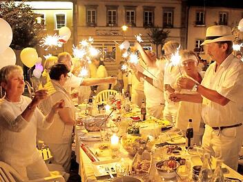 Nur im vergangenen Jahr musste das festliche Picknick ganz in Weiß entfallen - in diesem Jahr sind die Wettervorhersagen gut.  Foto: Schöffel
