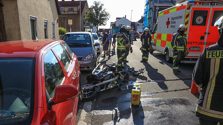 Vater und 8-j&auml;hrige Tochter nach Motorradunfall schwer verletzt