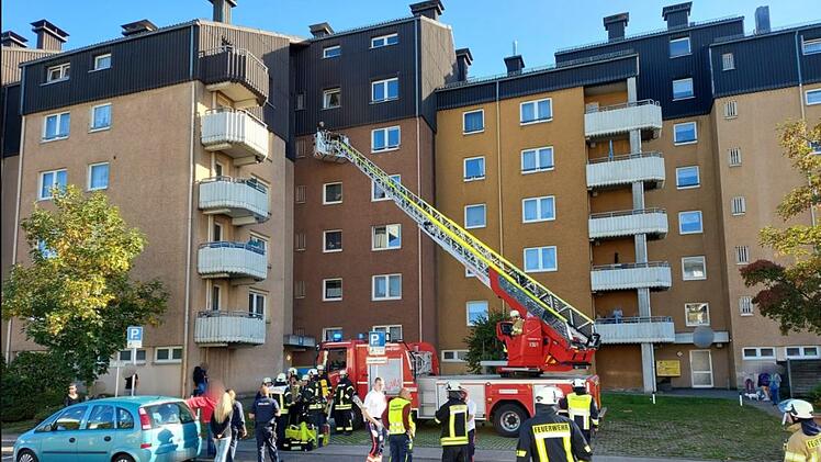 Bamberg: Rauch aus Wohnung alarmiert Anwohner - doch niemand &ouml;ffnet Feuerwehr die T&uuml;r