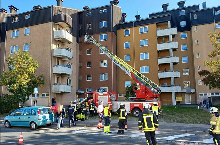 Bamberg: Rauch aus Wohnung alarmiert Anwohner - doch niemand öffnet Feuerwehr die Tür